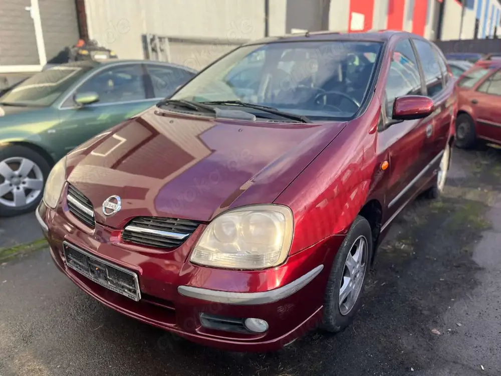Nissan Almera Tino
