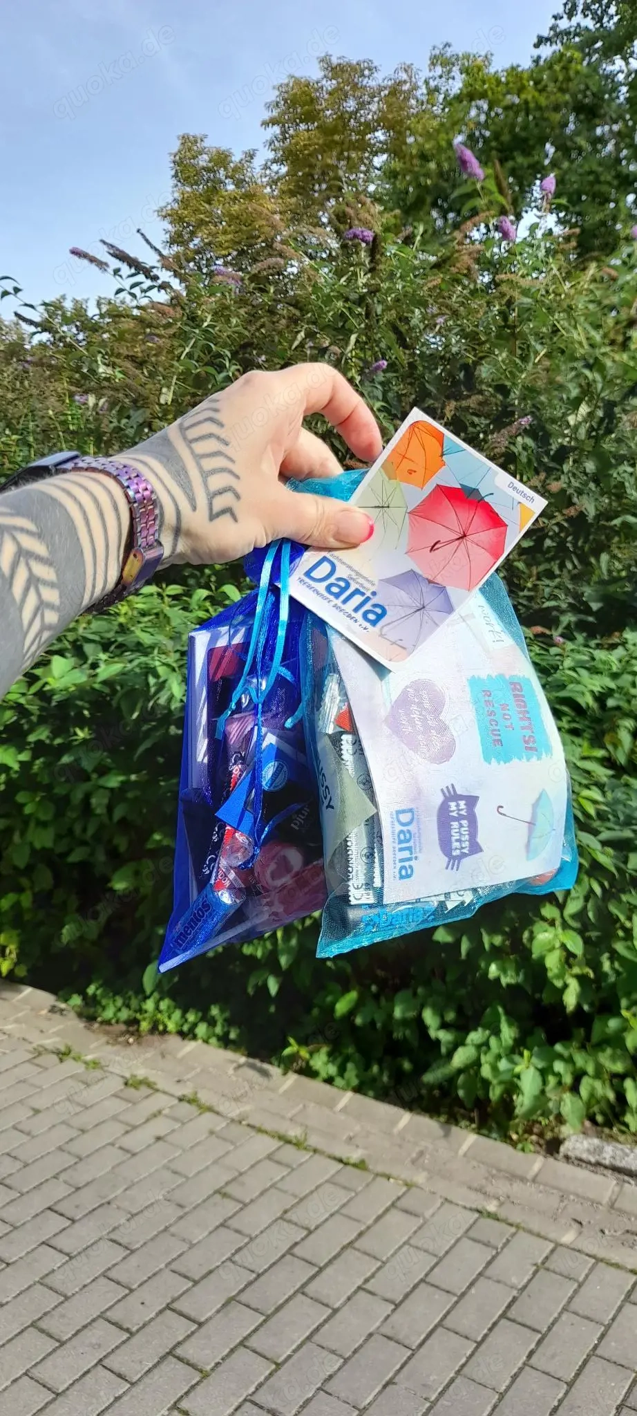 Du bietest s*xuelle Dienstleistungen gegen Geld, TG oder anderes an?