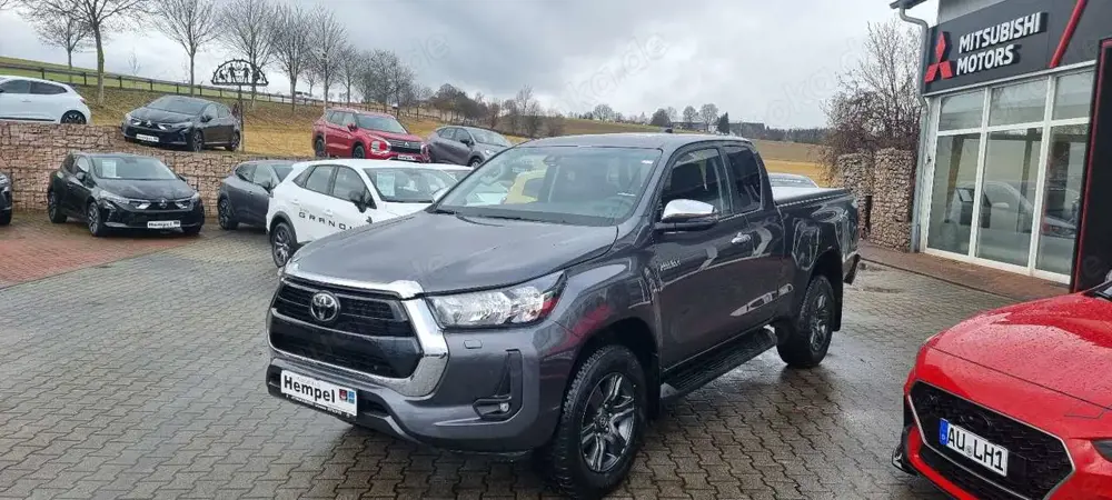 Toyota Hilux 2,8 XTRA Cab AT
