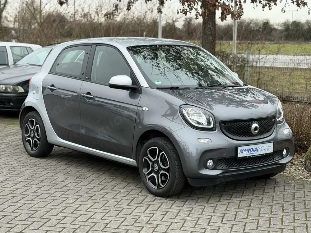 smart forFour Basis / Automatik / nur 10.050 Km / SZH