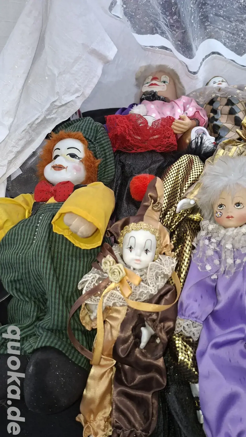 Clowne und Wandmasken aus einer Sammlung abzugeben