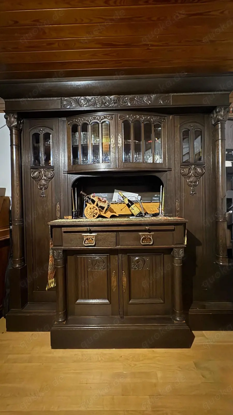 Holzschrank -historistisches Buffet bzw.eine Anrichte mit Aufsatz