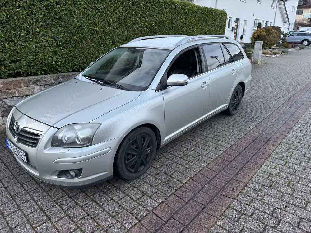 Toyota Avensis 2.0 VVT-i Combi Sol