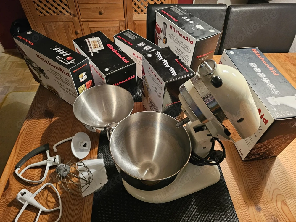 KitchenAid Küchenmaschine in creme mit viel Zubehör !!!!