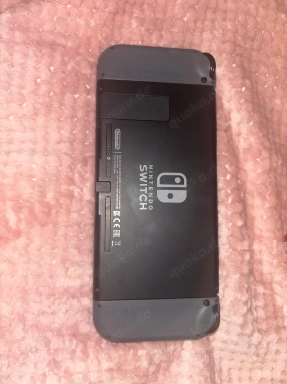 Nintendo Switch mit zwei Spielen