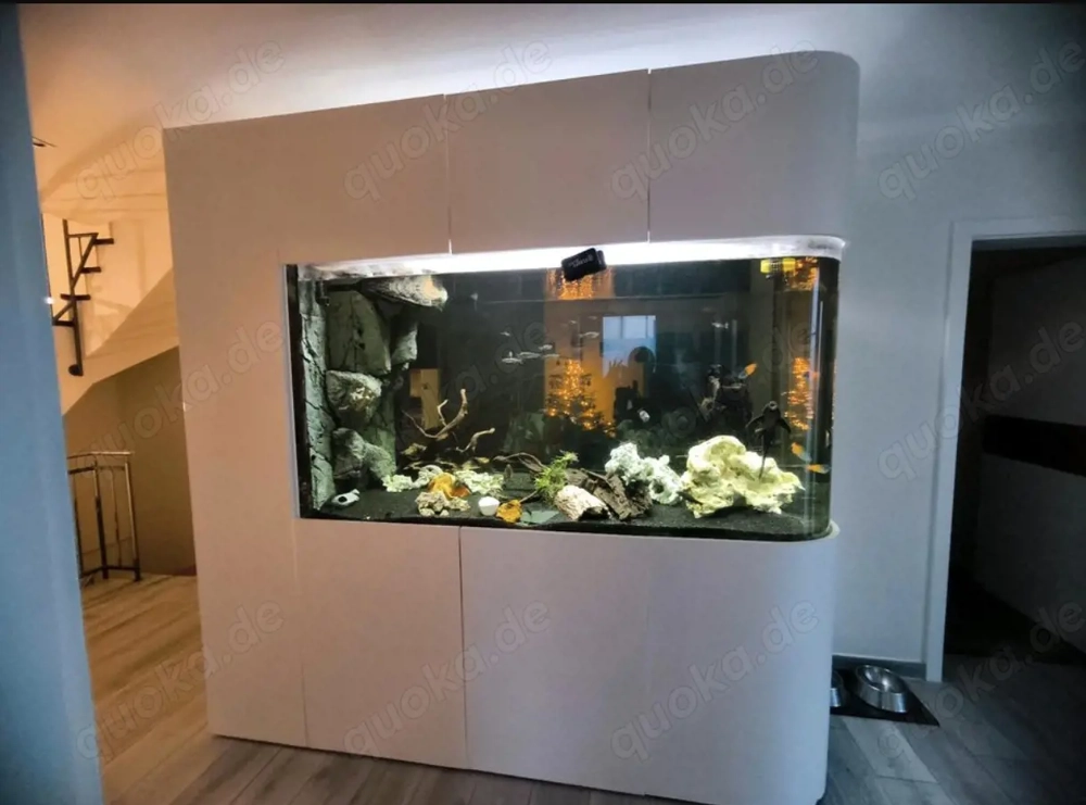 Aquarium 1900 l mit Zubehör 