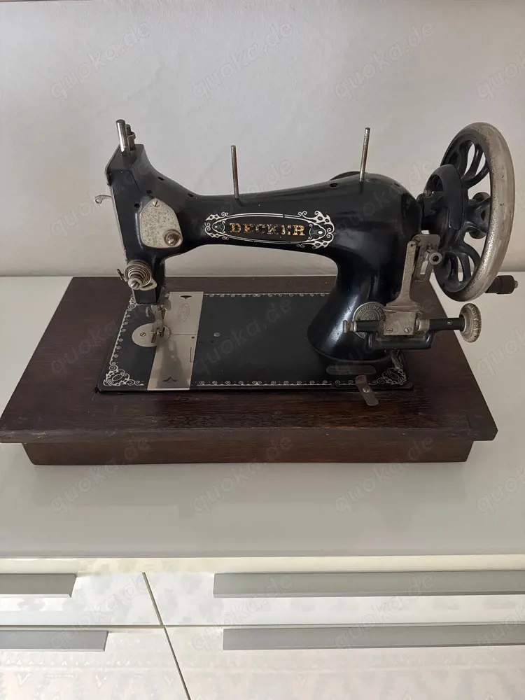 alte antike Decker Nähmaschine