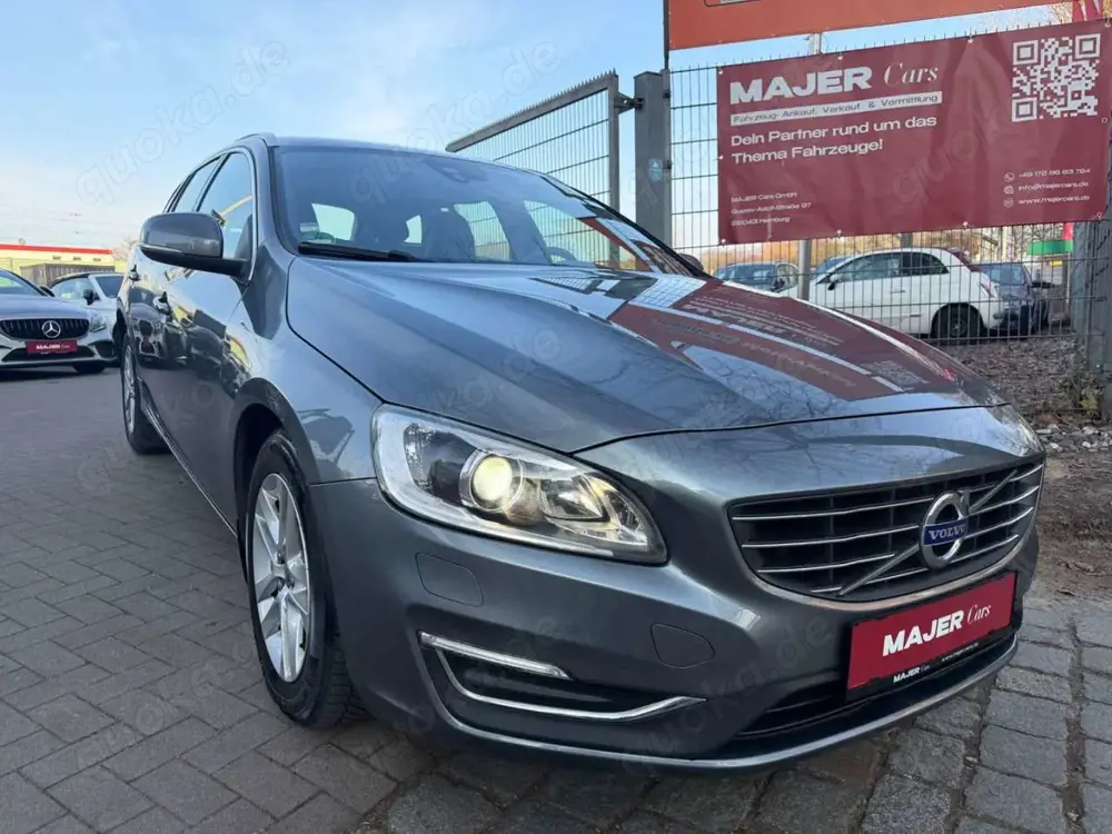 Volvo V60 Kombi Summum*SENSUSSound*LEDER*AT*PDC*LED