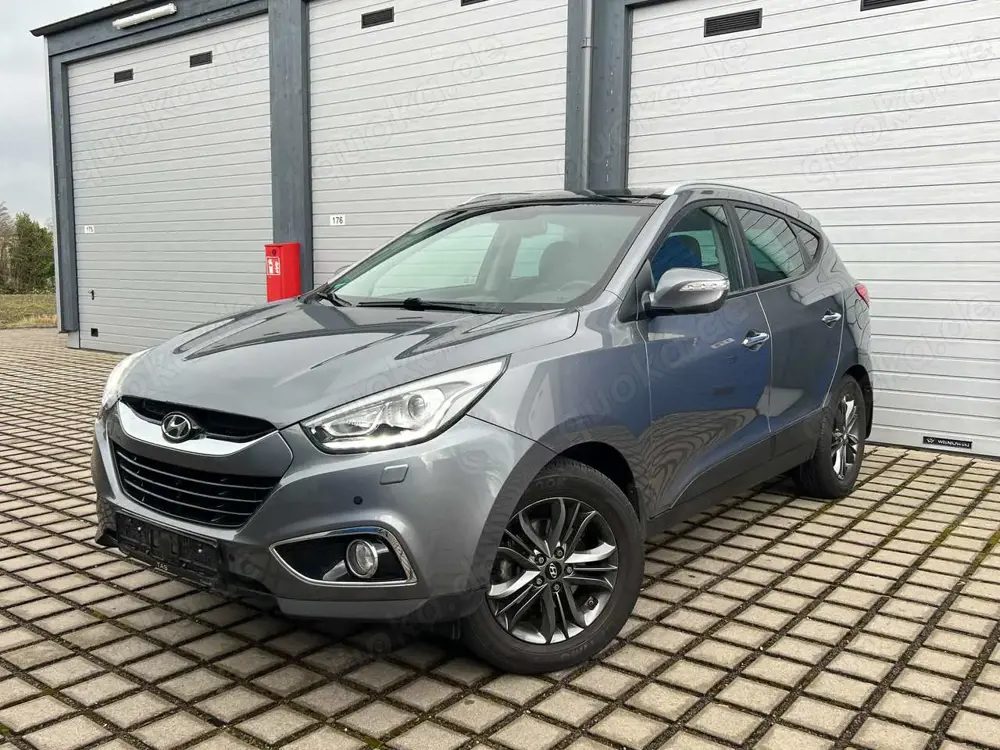 Hyundai iX35 ix35 2.0 2WD AUTOMATIK/4x SHZ/TEMP/PANO/TEILLEDER