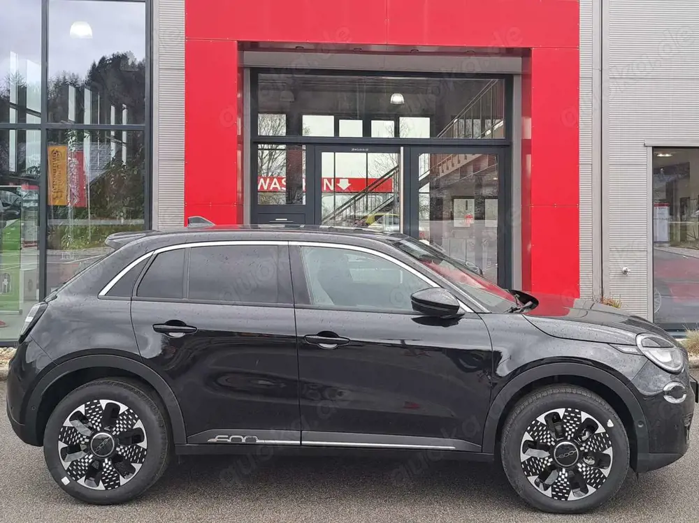 Fiat 600 Hybrid La Prima Navi Massagesitz Sitzheizung