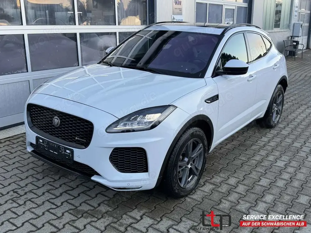 Jaguar E-Pace R-Dynamic Chequered Flag AWD AHK Pano
