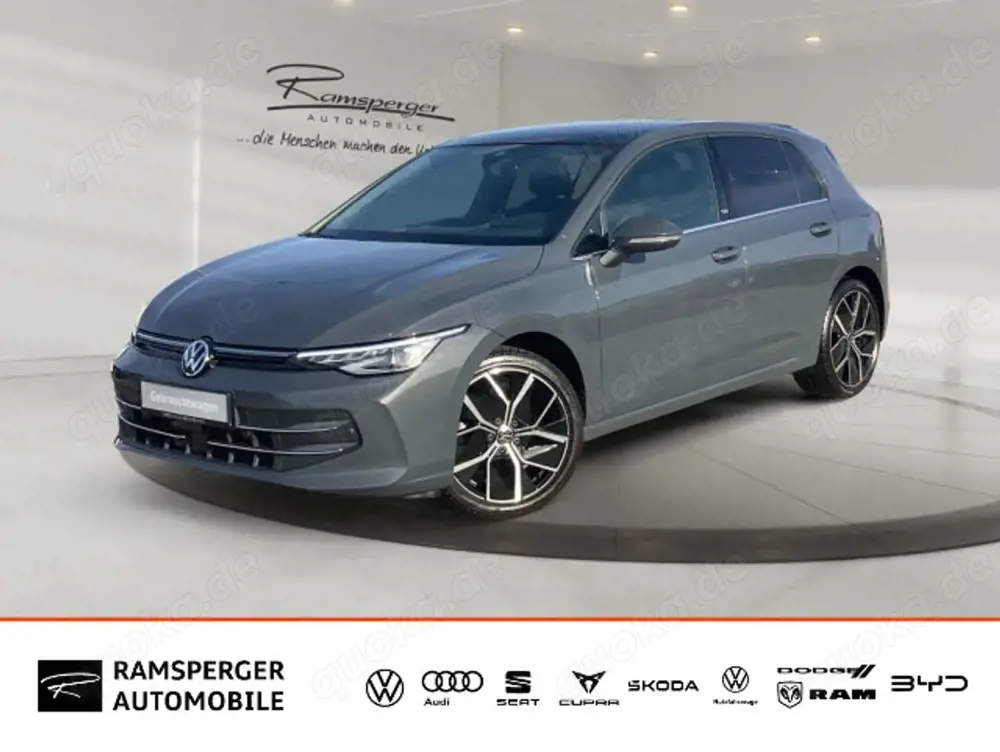 Volkswagen Golf VIII 1.5 eTSI DSG Style ACC LED Pano Navi H