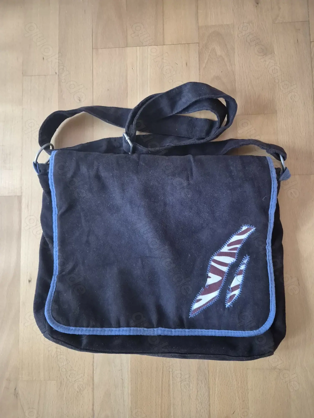 Schöne Tasche von Nici in schwarz mit Animalprint 
