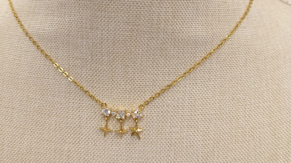 Frau Dekolleté 18 Karat Gold 