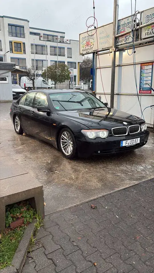 BMW 745