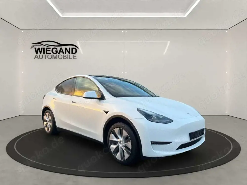 Tesla Model Y Long Range Dual-Motor+AWD+AHK+