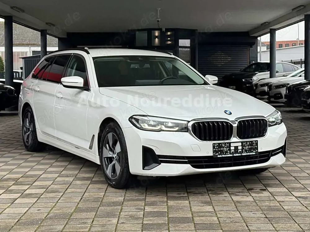 BMW 520 d xDrive Touring Facelift*Leder*Live*DAB*Wlan