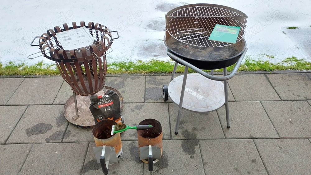Holzkohlegrill und Feuerkorb