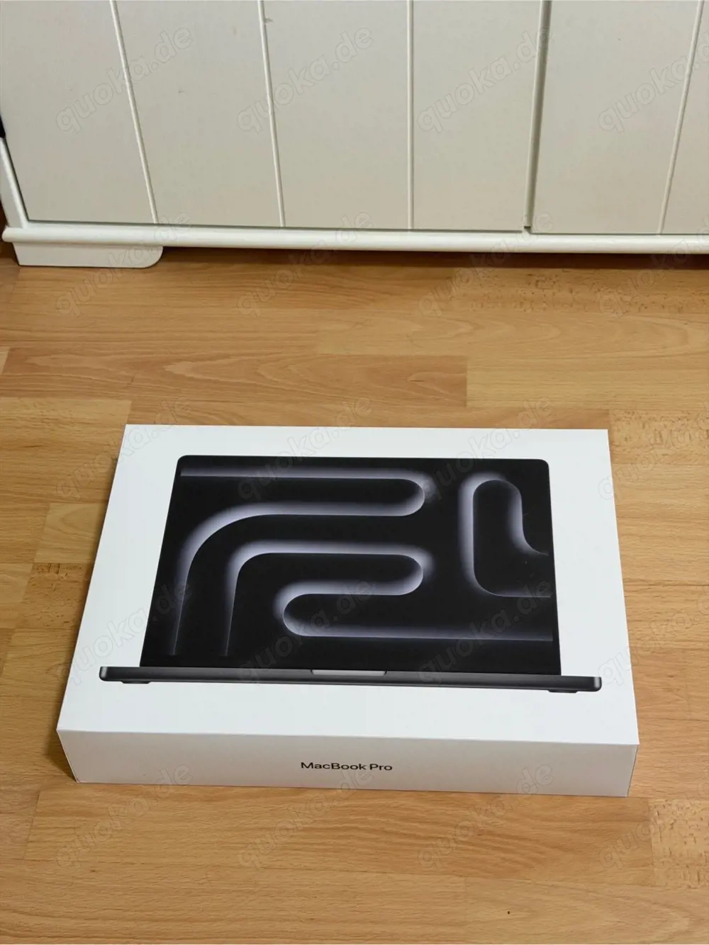 MacBook Pro Originalverpackung (OVP) mit Schutzfolie