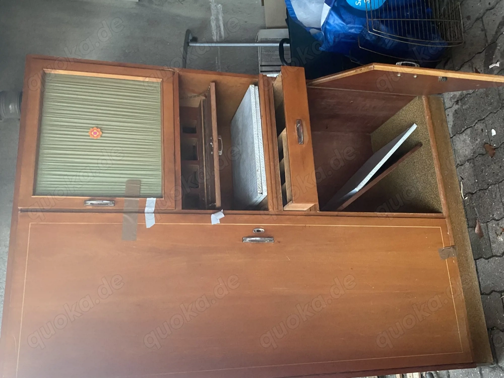 Alter Küchenschrank aus dem Jahr ca.1950-1960 zum überholen Nostalgie zu verschenken!