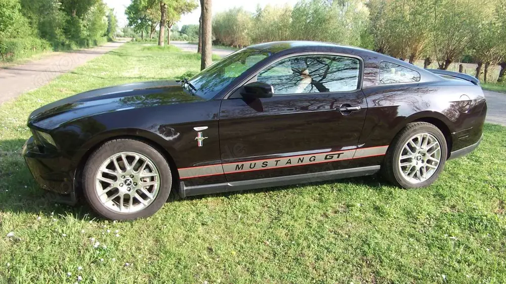 Ford Mustang Premium Pony Package V6
