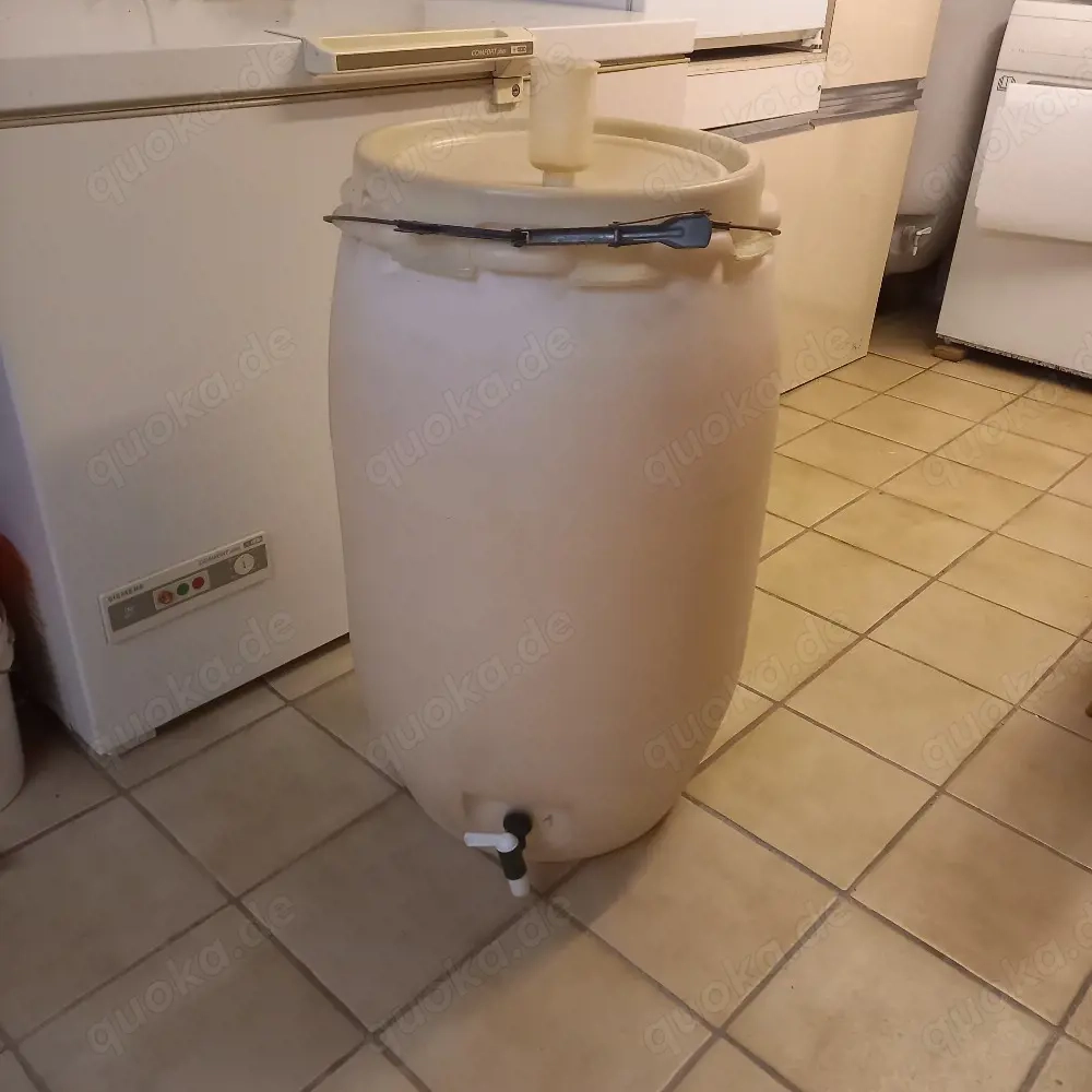 Mostfaß 100,120,220 L aus  Kunststoff 