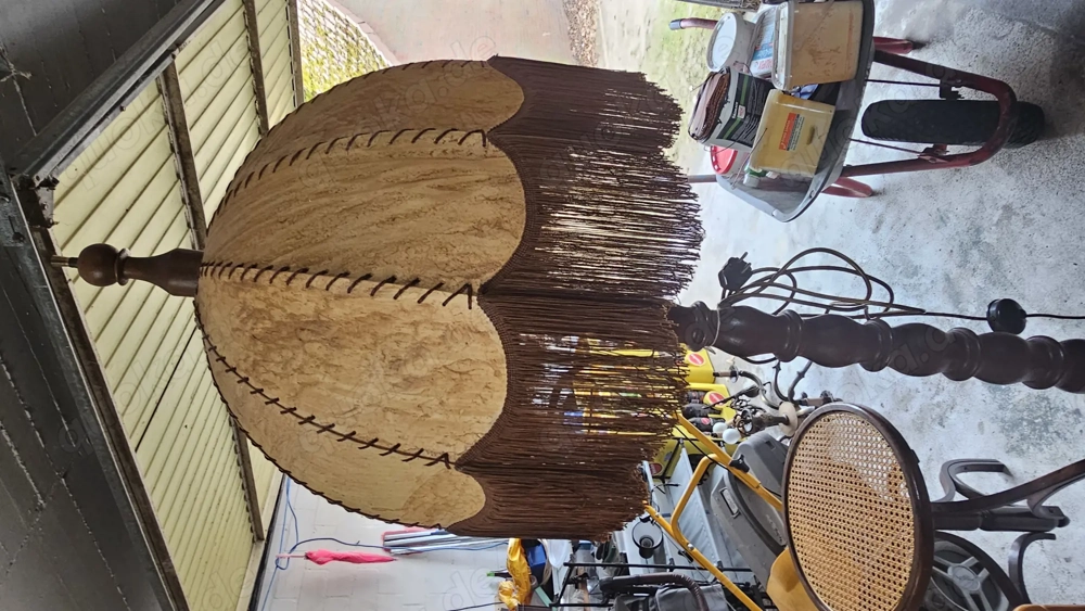 Lampe mit Lampenschirm 