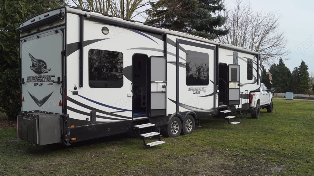 Wohnwagen fifth wheel