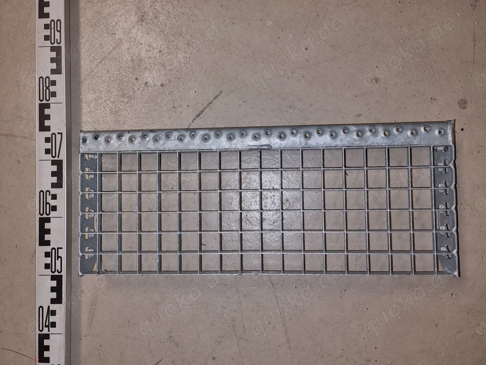 4 Stück Gitterroststufen 60 x 24cm, verzinkt, MW 30 30mm