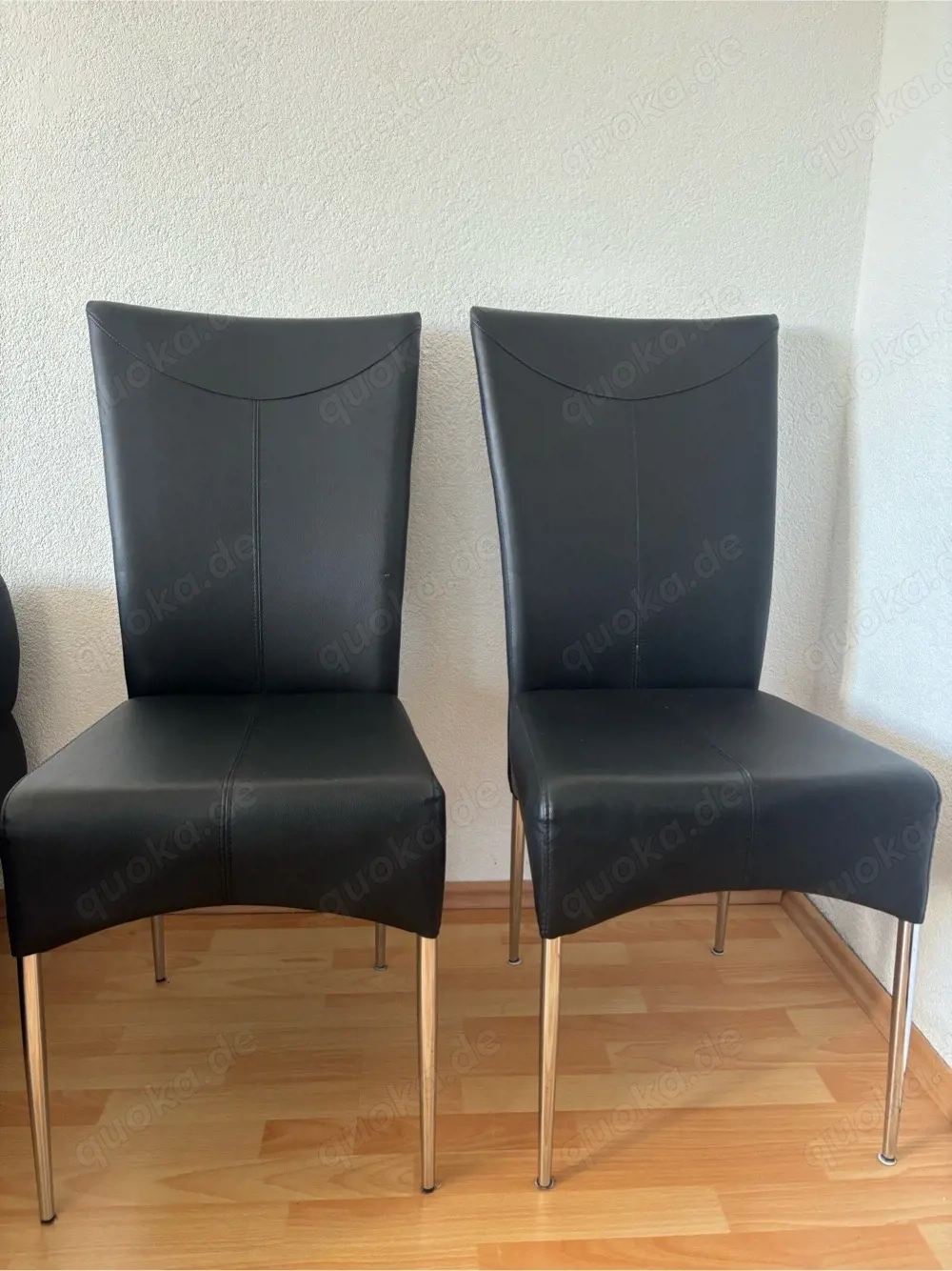 4x Esstühle für 60  mit leichten Macken in schwarz