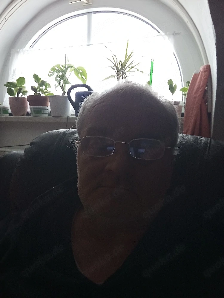 Er sucht Sie