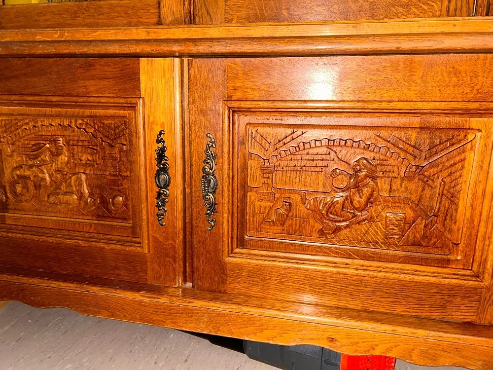 Verkaufe sehr alten Schrank 