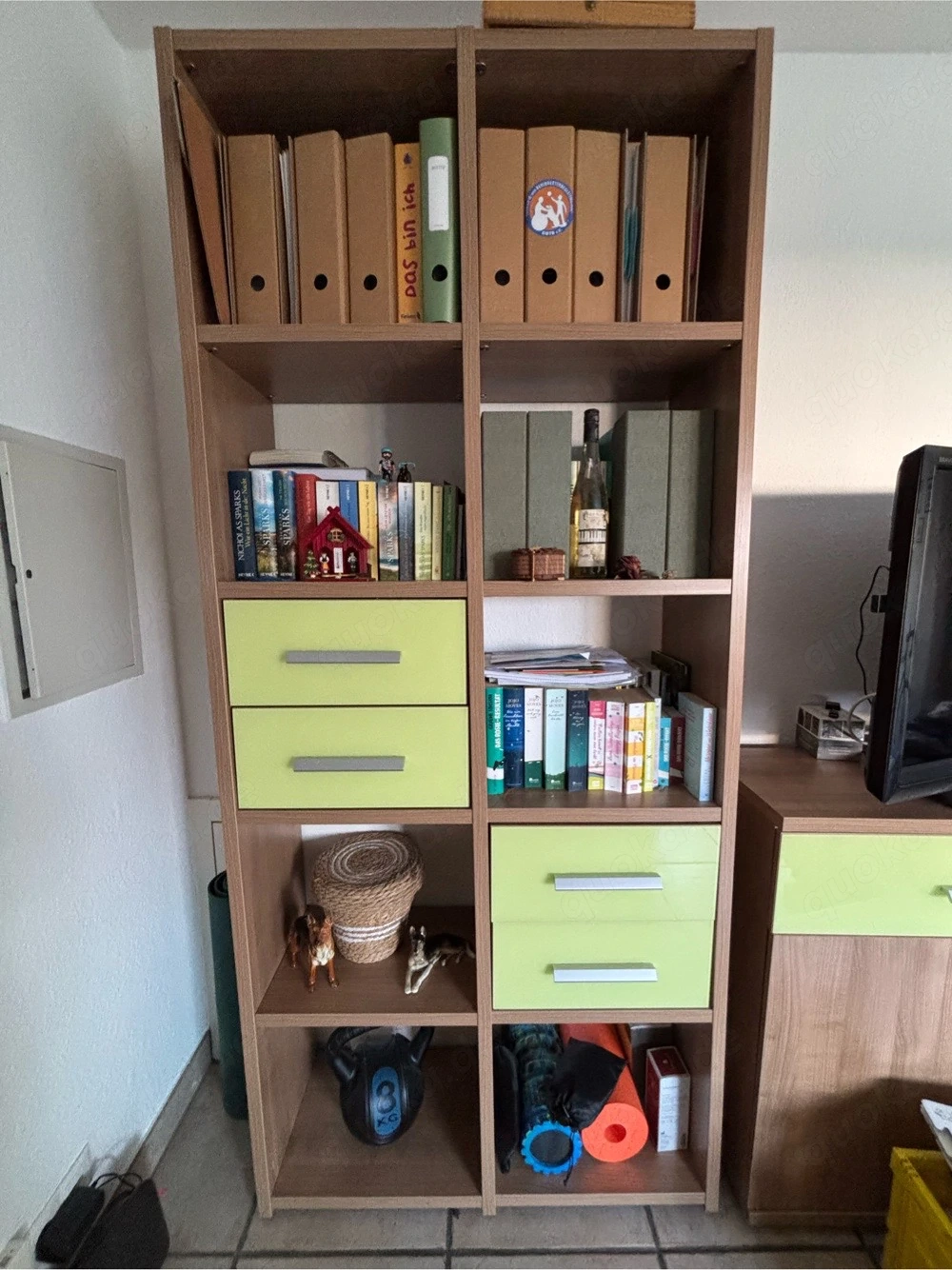 Bücherregal