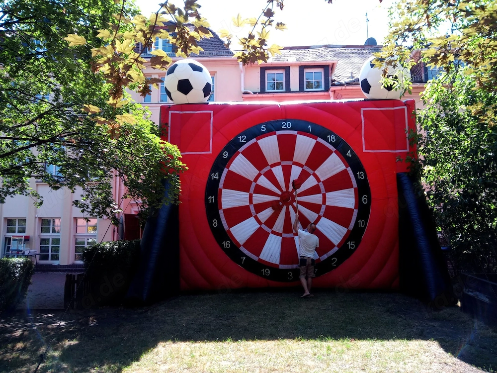 Riesiges Fußballdart zu vermieten