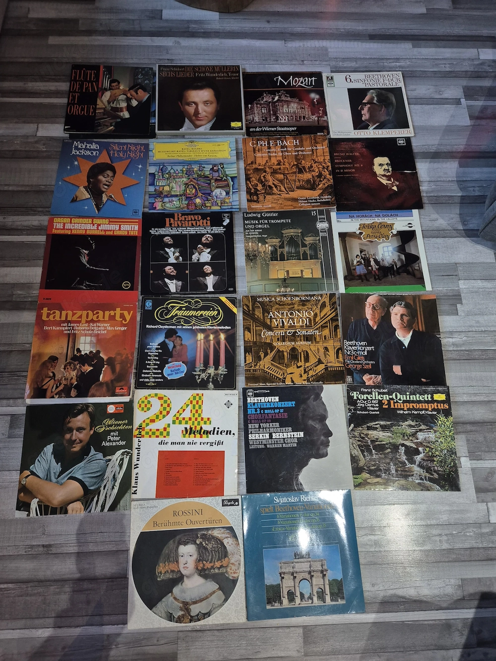 54 verschiedene Schallplatten 
