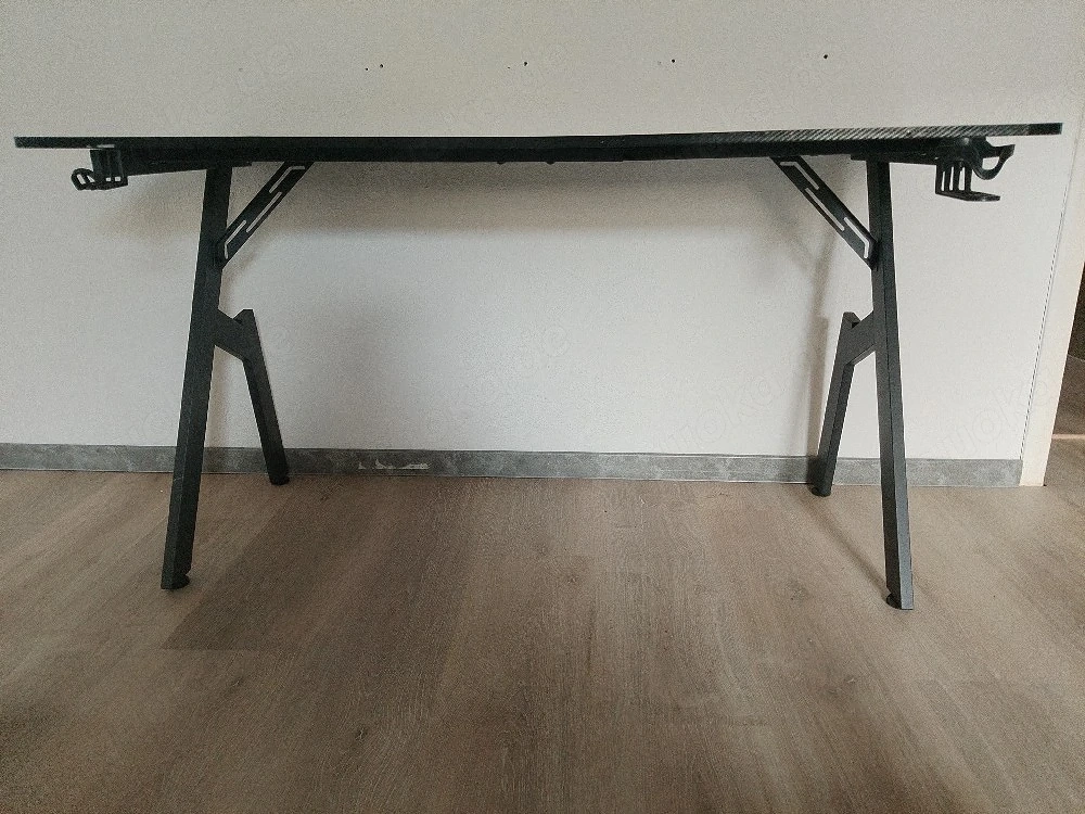Gaming-Schreibtisch zu verkaufen