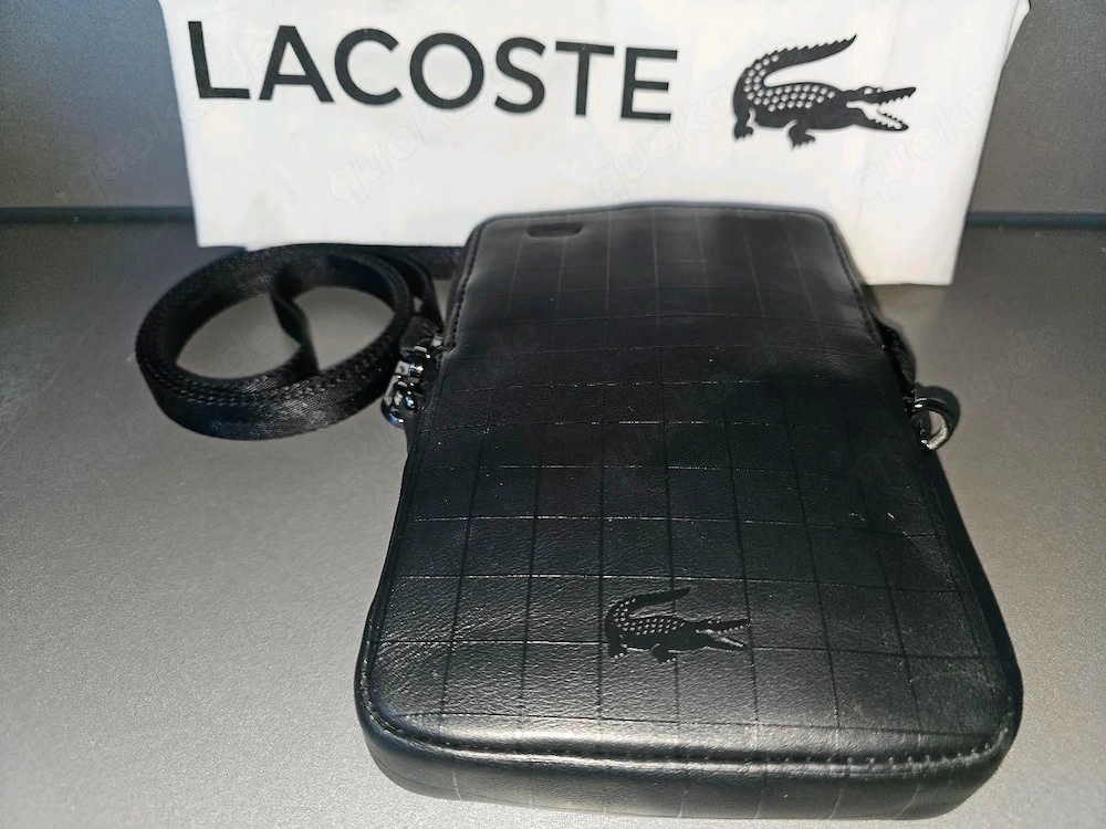 Lacoste Echtleder Handytasche integrierte induktive Powerbank