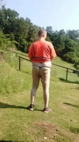 Sklave sucht dominante Frau oder Paar 