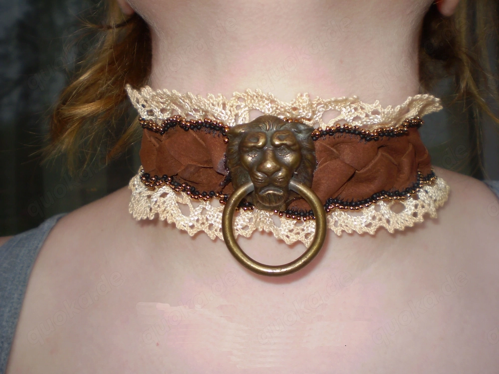 Du bist weiblich und devot?