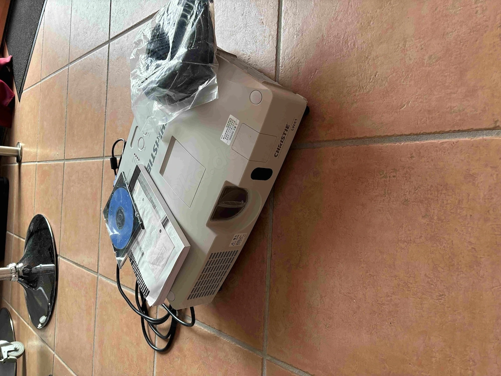 Profi Beamer Christie LW41