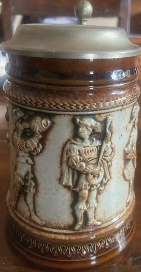 Bierkrug mit Motiv 