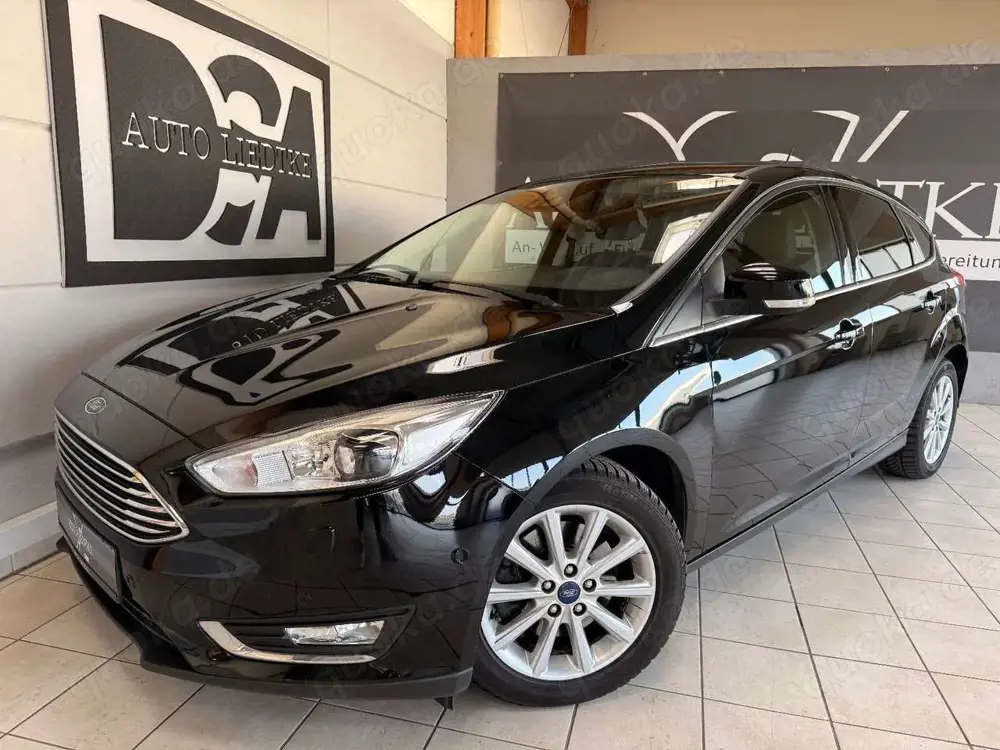 Ford Focus Lim. Titanium/Automatik/Sitzhz./Navi/PDC/
