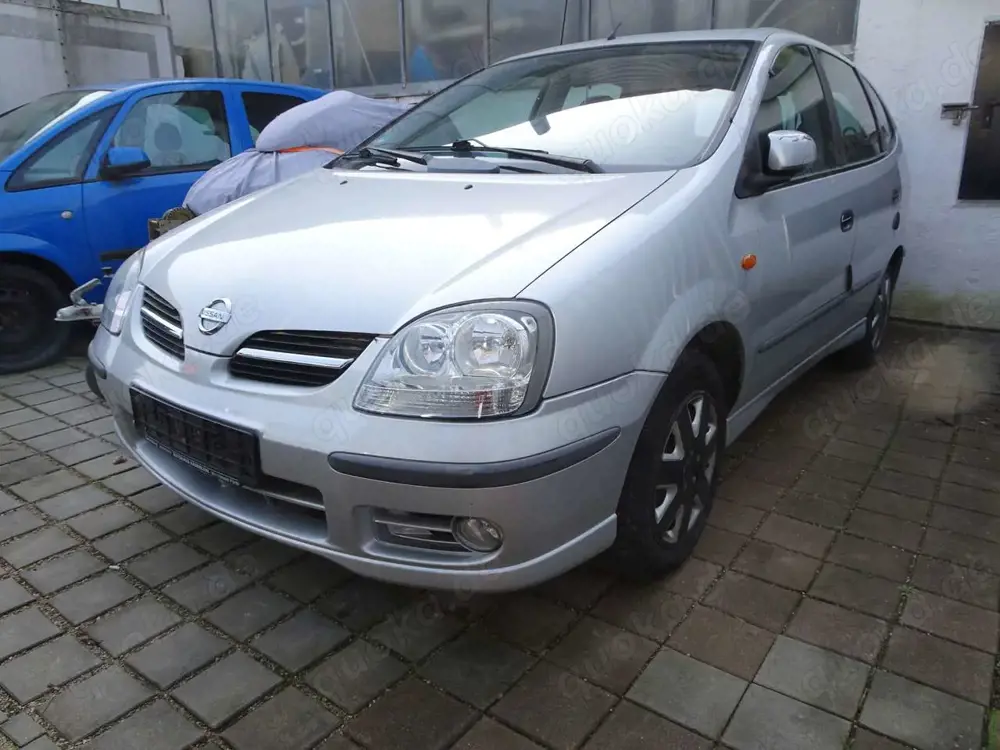Nissan Almera Tino