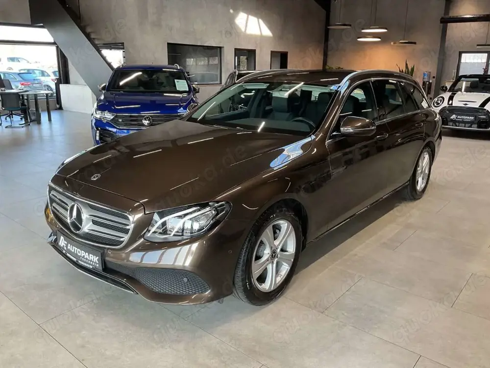 Mercedes-Benz E 200 d T Avantgarde LED Navi Kamera Teilleder