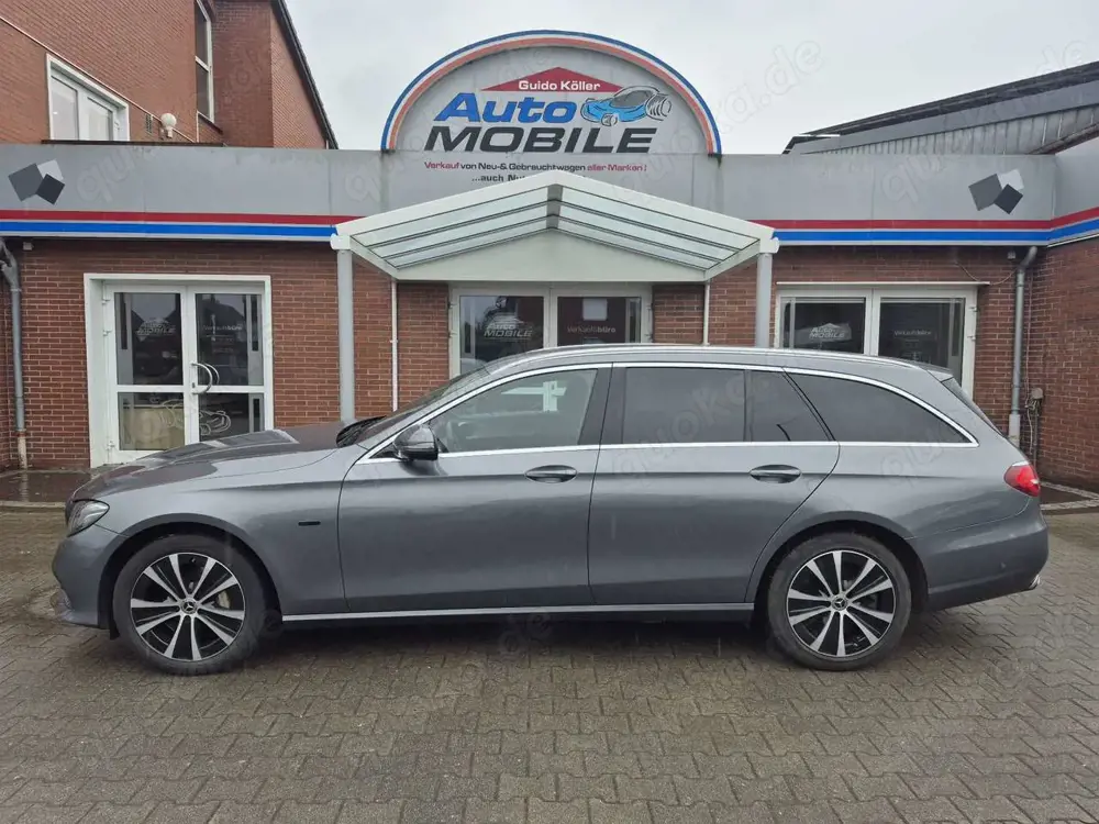 Mercedes-Benz E 300 E 300 DE NAVI RFK AHK SCHWENKBAR 360 KAMERA TOP