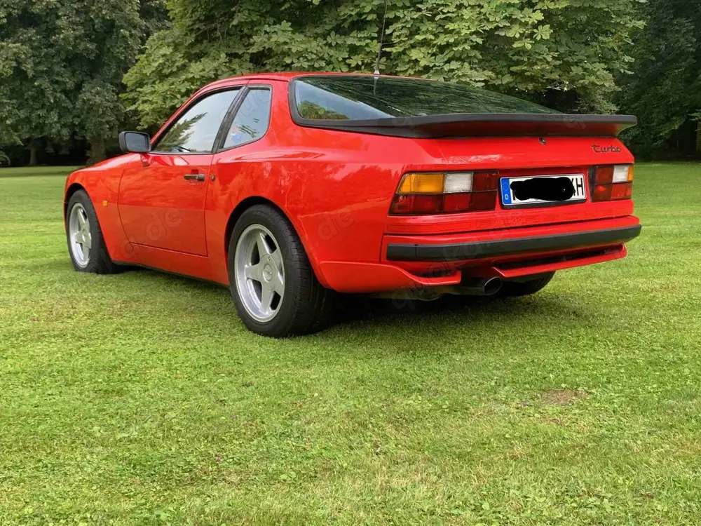 Porsche 944