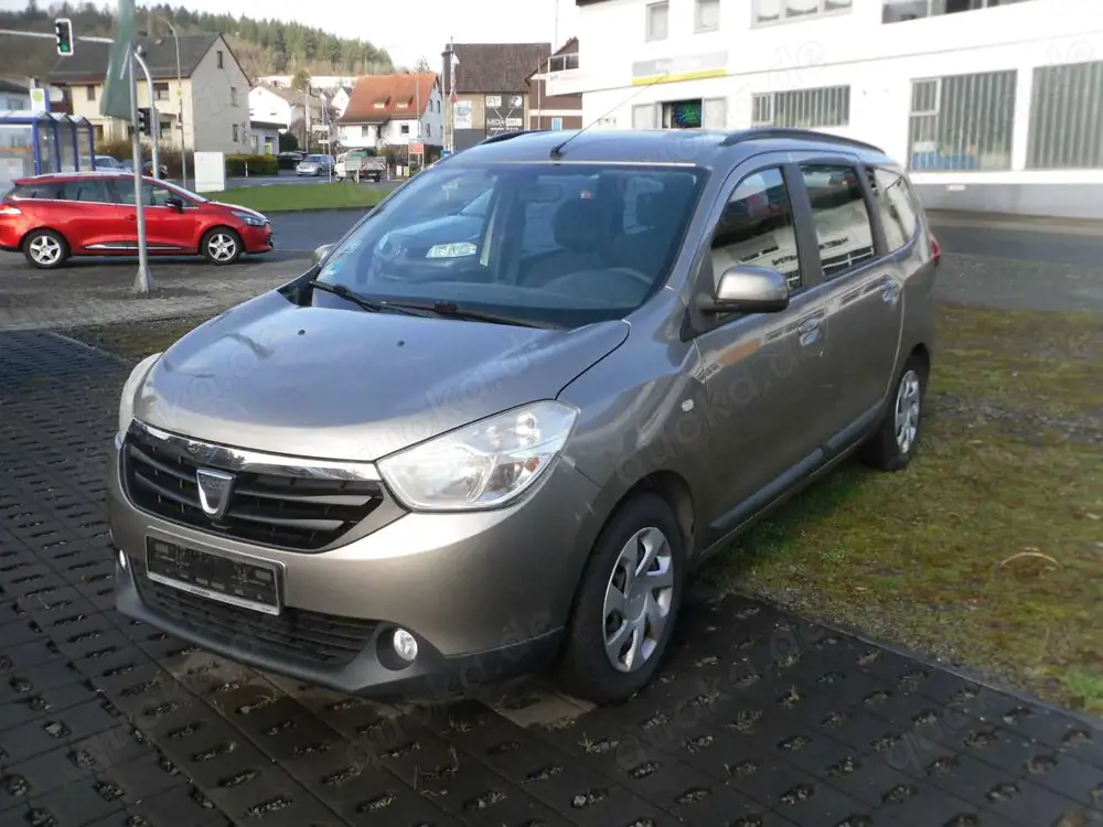 Dacia Lodgy Lodgy Diesel dCi 90 Laureate Sparsam TÜV neu vor Übergabe viele Neuteile