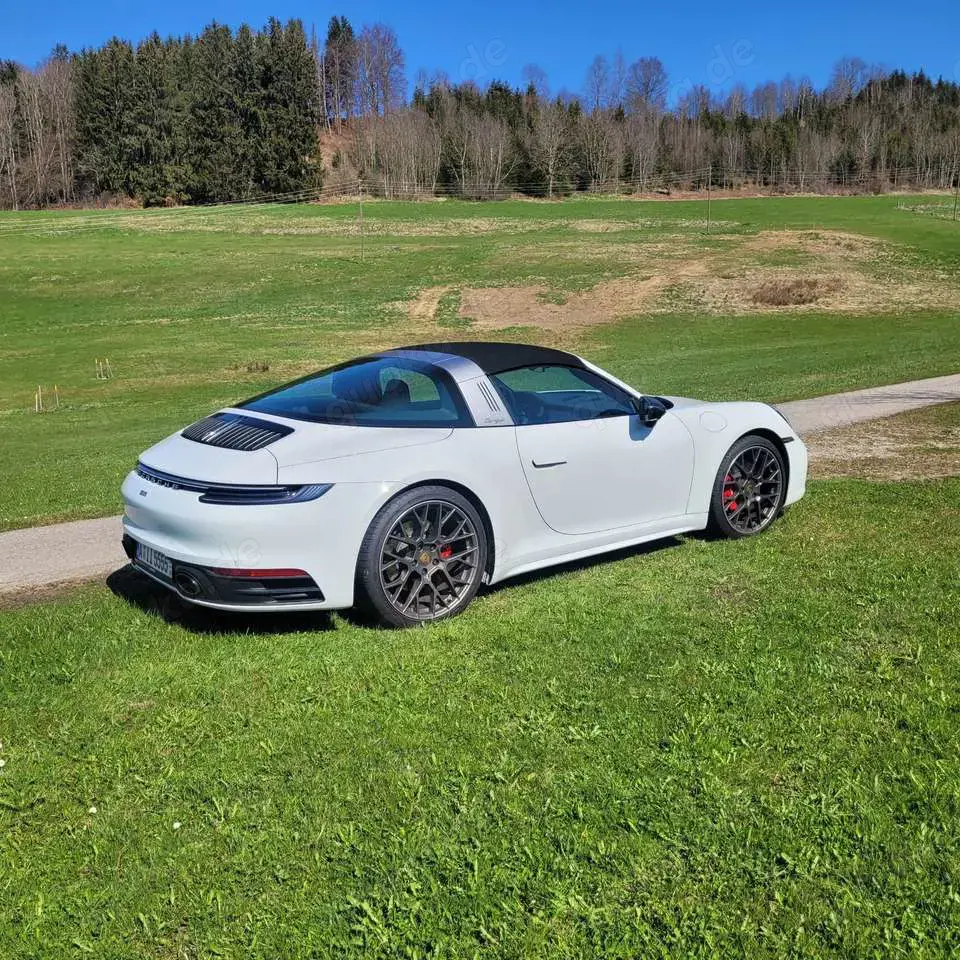 Porsche 992 911 Carrera 4S Targa mit super Ausst. NP ca. 188T€