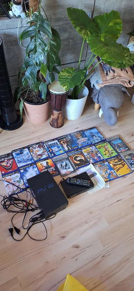 PS2 Konsole und 17 Spiele