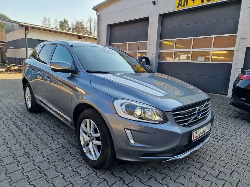 Volvo XC60 Summum 2WD AHK-LEDER-18"ALU-SERVICE NEU